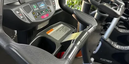 Área de cardio con trotadoras y bicicletas